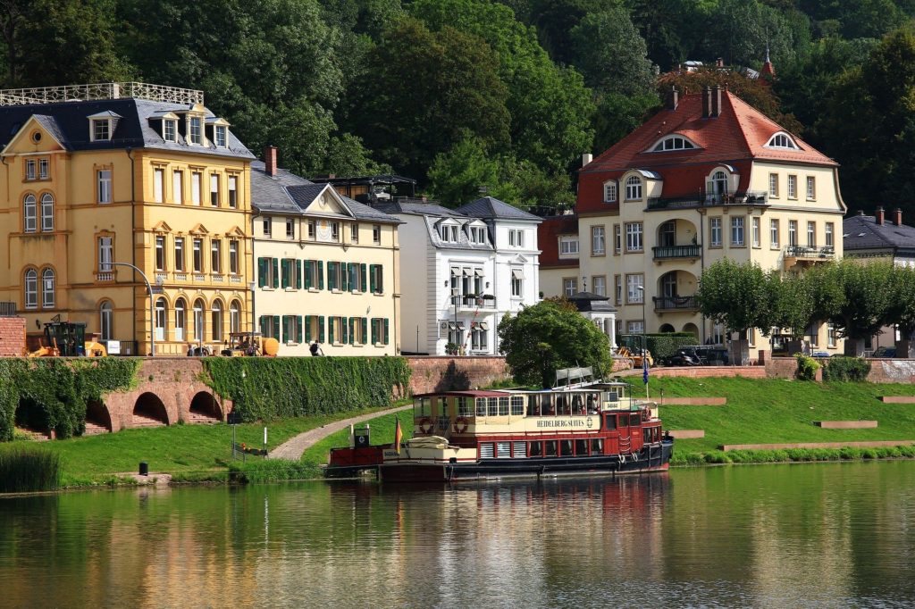 Neckar-Schifffahrt in Heidelberg